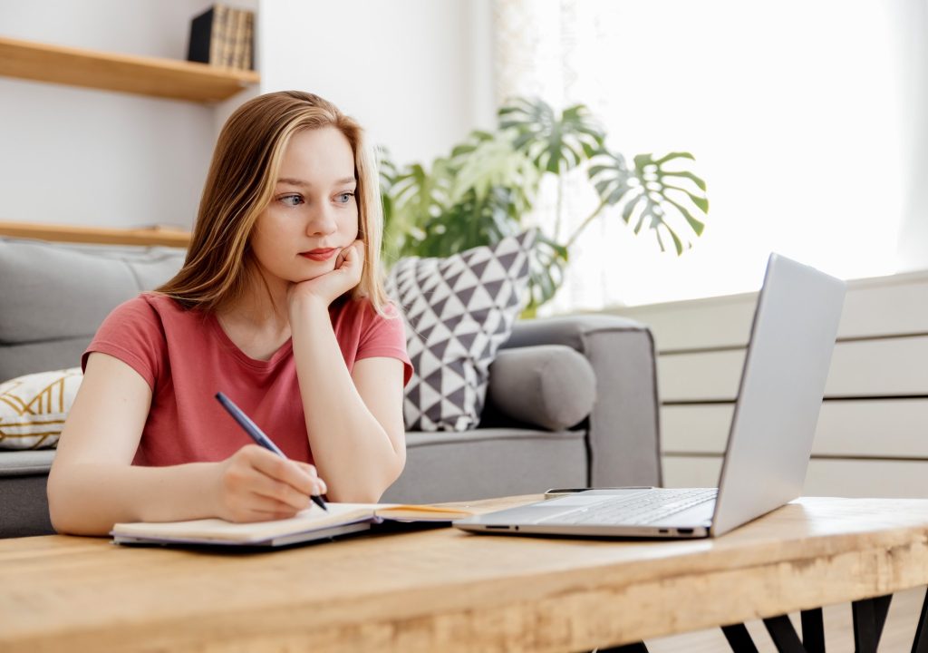 girl-studies-online-at-home